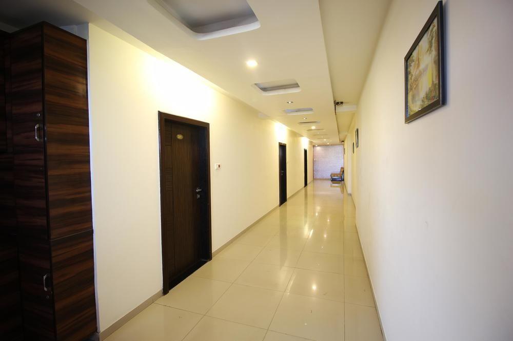 Oyo Premium Law Garden C G Road Hotel Ahmedabad Ngoại thất bức ảnh