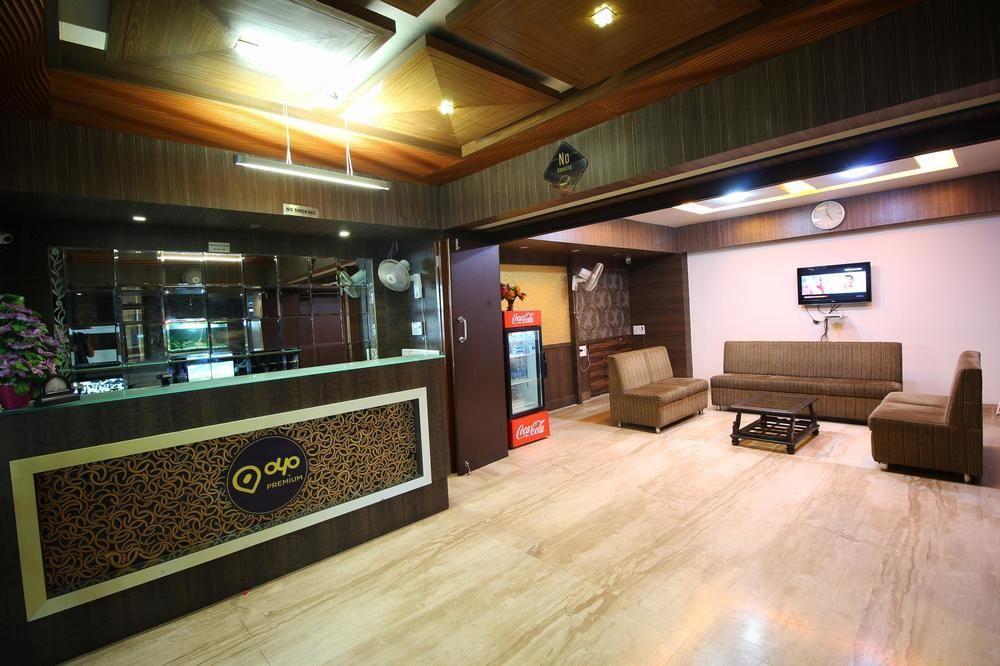 Oyo Premium Law Garden C G Road Hotel Ahmedabad Ngoại thất bức ảnh