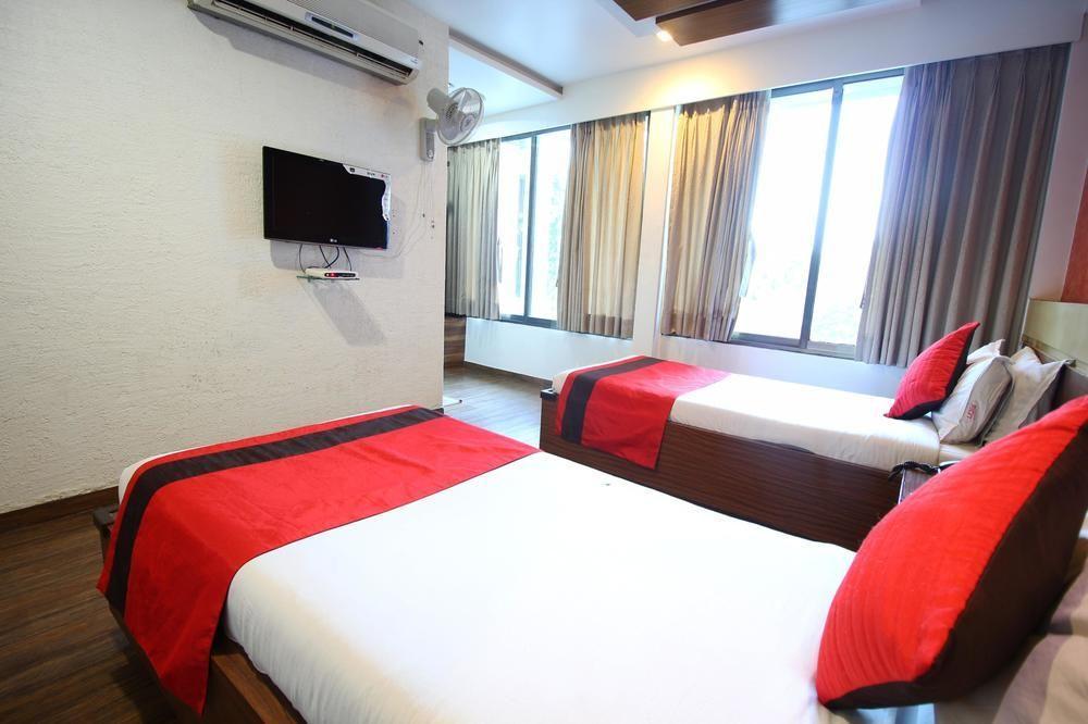Oyo Premium Law Garden C G Road Hotel Ahmedabad Ngoại thất bức ảnh