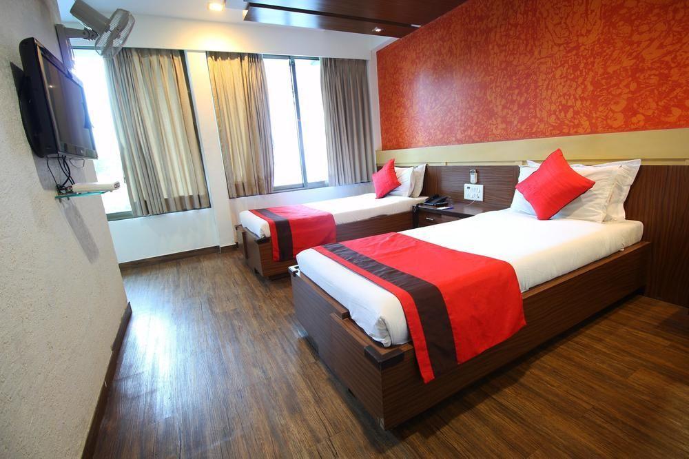 Oyo Premium Law Garden C G Road Hotel Ahmedabad Ngoại thất bức ảnh
