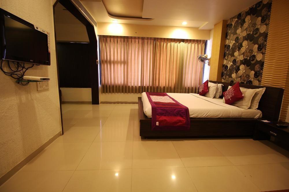 Oyo Premium Law Garden C G Road Hotel Ahmedabad Ngoại thất bức ảnh